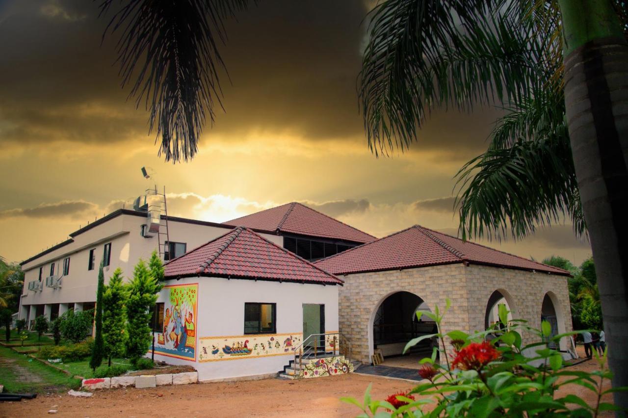 Sterling Banashree Badami Hotel Kültér fotó