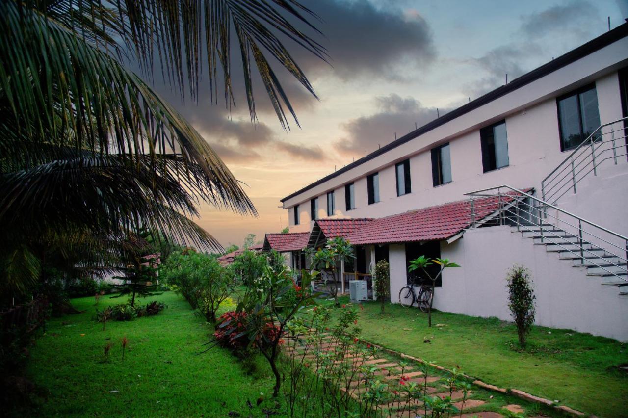 Sterling Banashree Badami Hotel Kültér fotó