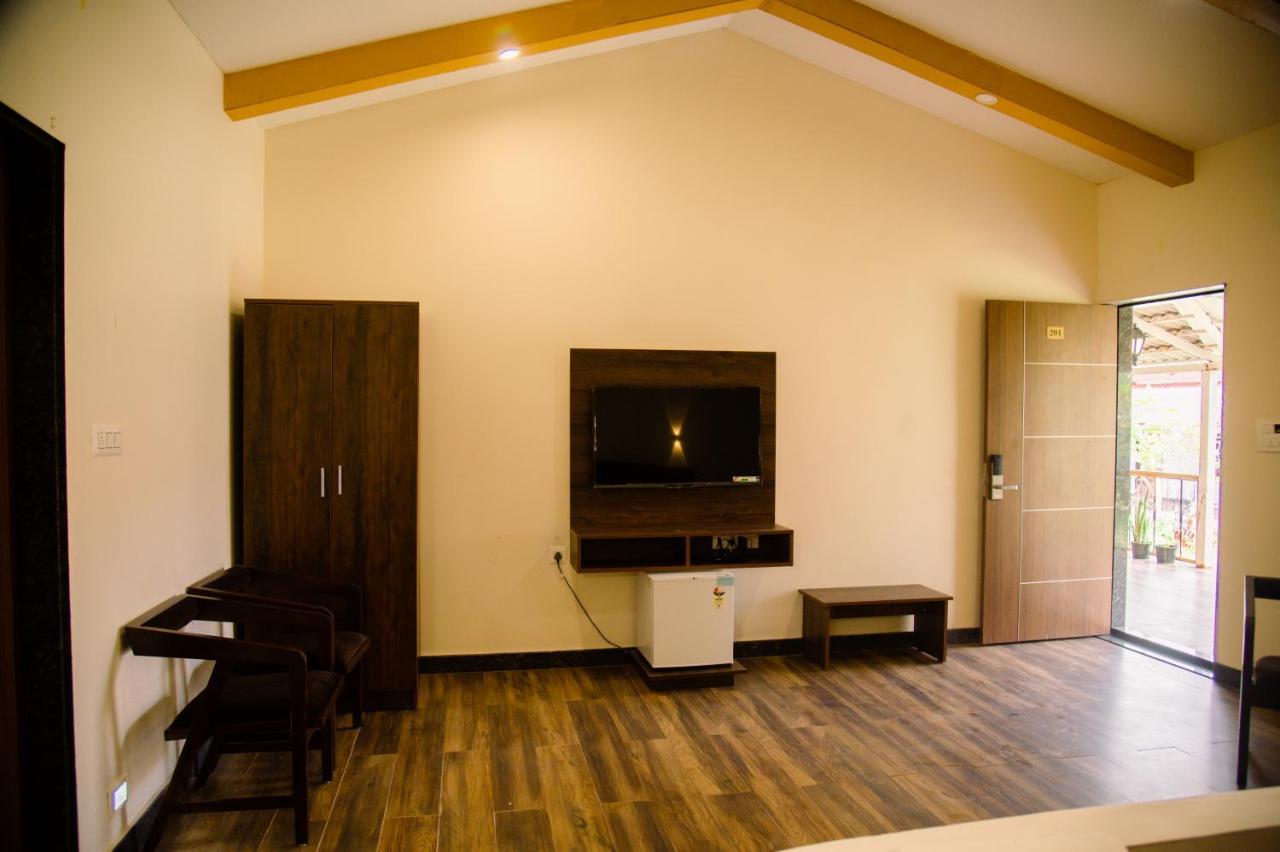 Sterling Banashree Badami Hotel Kültér fotó
