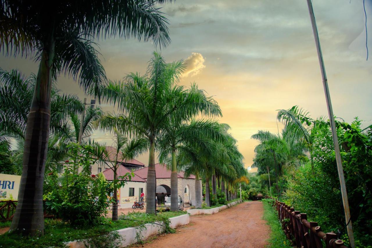 Sterling Banashree Badami Hotel Kültér fotó