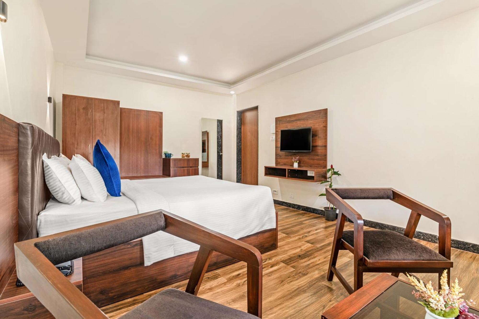 Sterling Banashree Badami Hotel Kültér fotó