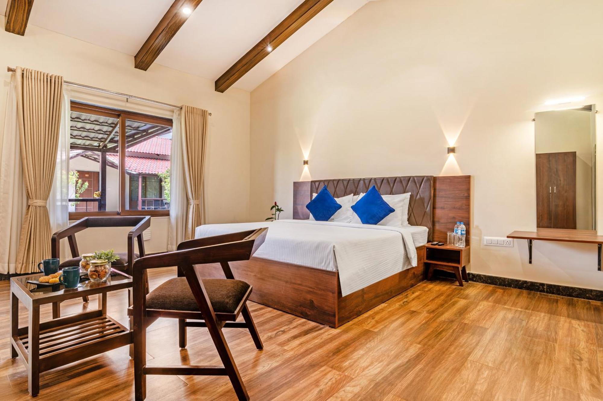 Sterling Banashree Badami Hotel Kültér fotó