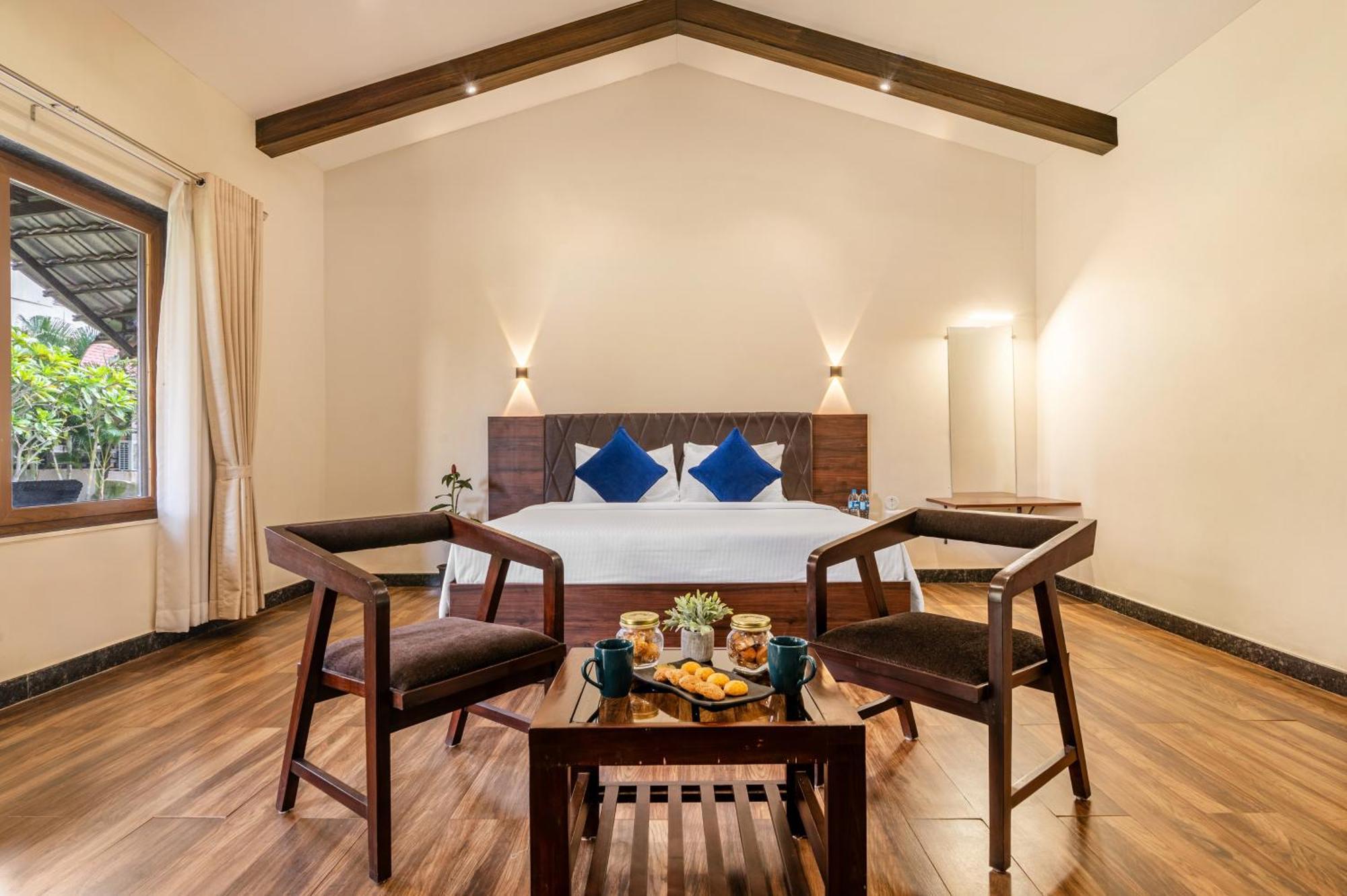 Sterling Banashree Badami Hotel Kültér fotó