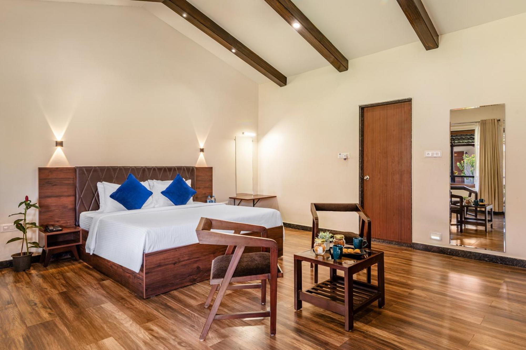 Sterling Banashree Badami Hotel Kültér fotó