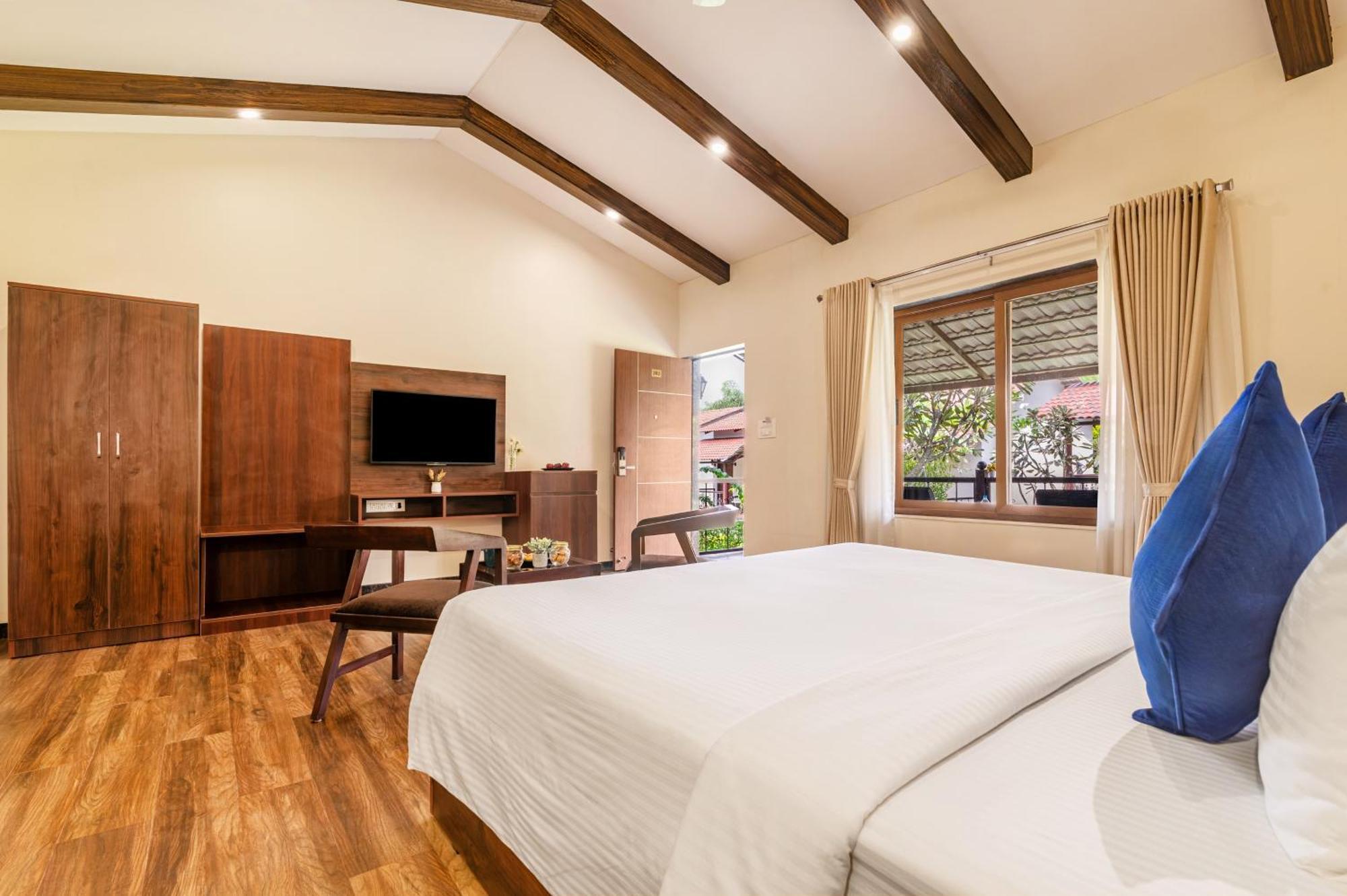 Sterling Banashree Badami Hotel Kültér fotó