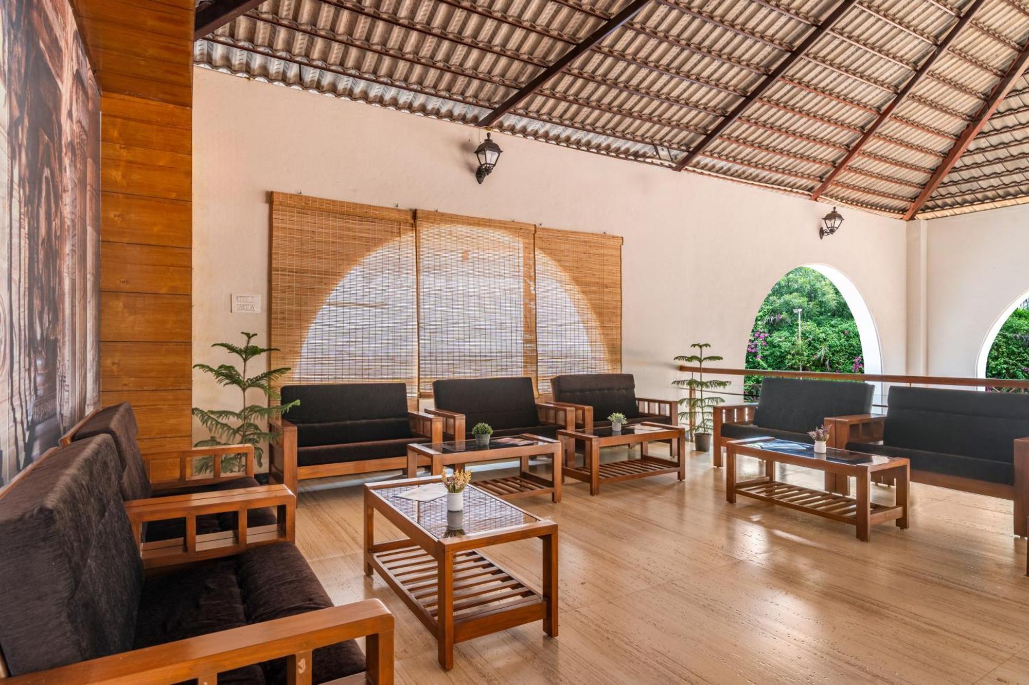 Sterling Banashree Badami Hotel Kültér fotó