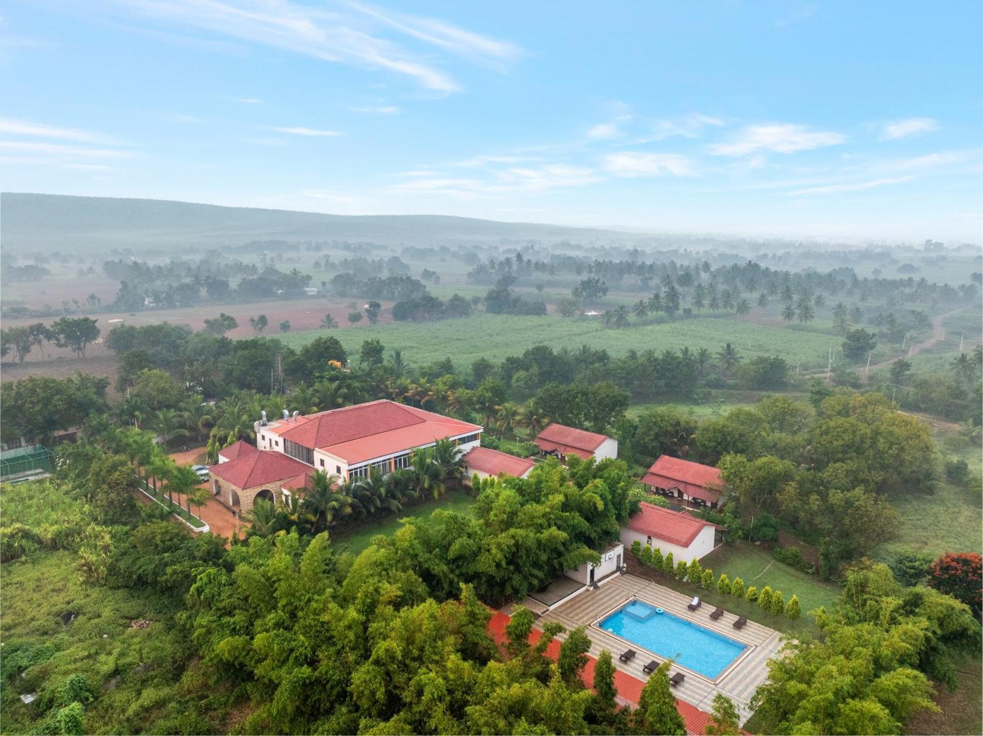 Sterling Banashree Badami Hotel Kültér fotó