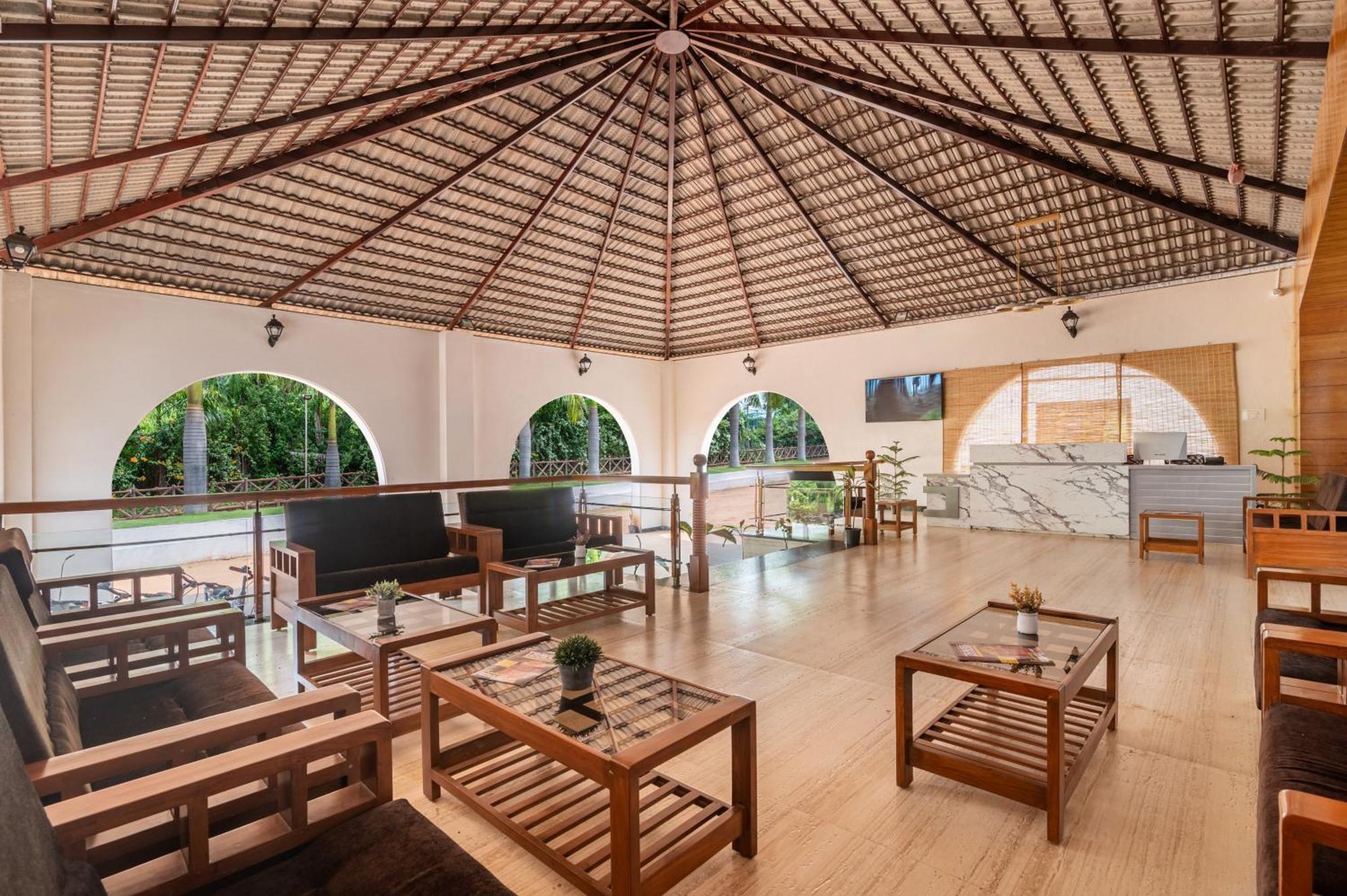 Sterling Banashree Badami Hotel Kültér fotó