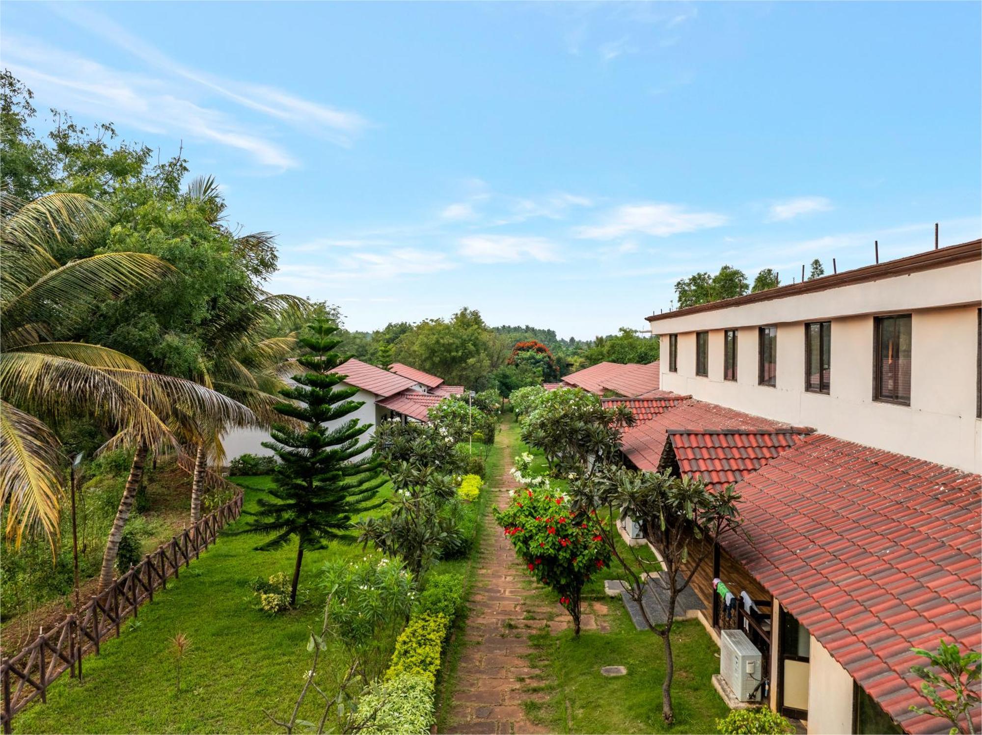 Sterling Banashree Badami Hotel Kültér fotó
